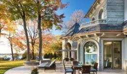 别墅通两界摆摊的我赚了亿点点,别墅通两界，我赚了亿点点